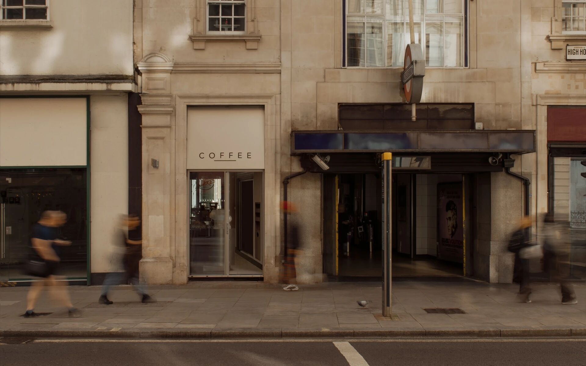 伦敦地铁站惊现“药房咖啡馆”，通勤者的速效静心剂-家具在线官网