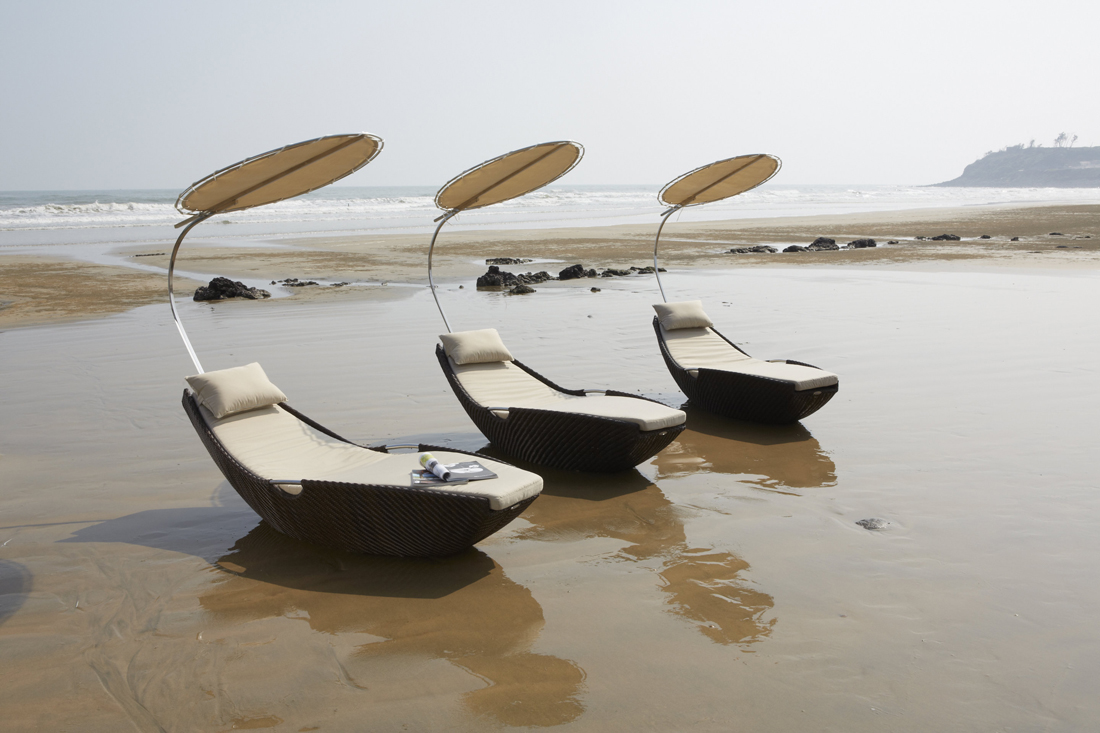 3.Sail Synthetic Rattan Chaise Lounge.jpg