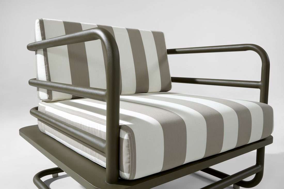 3. Atura Aluminum Outdoor Sofa.jpg